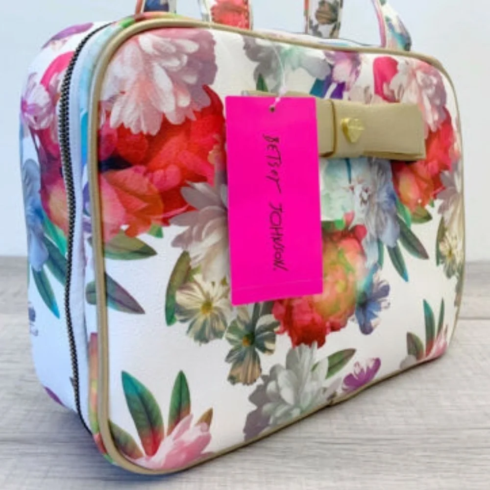 Betsey Johnson Zip Around Cosmetic Case!